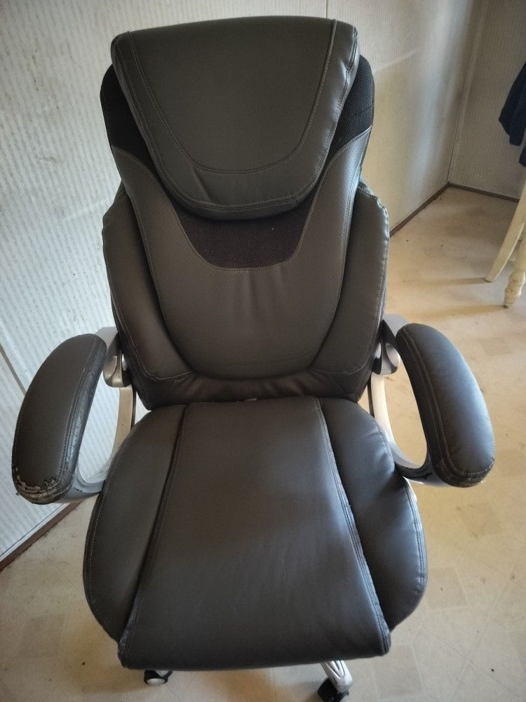 Serta Executive Chair