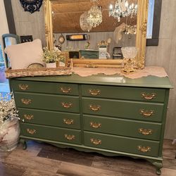 Gorgeous Green & Gold 8 Dr Dresser