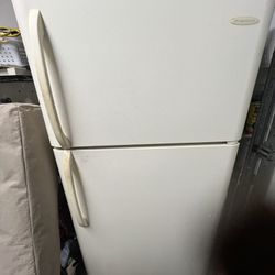 Frigidaire - Basic Full Sized Refrigerator 