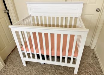 Mini crib with mattress