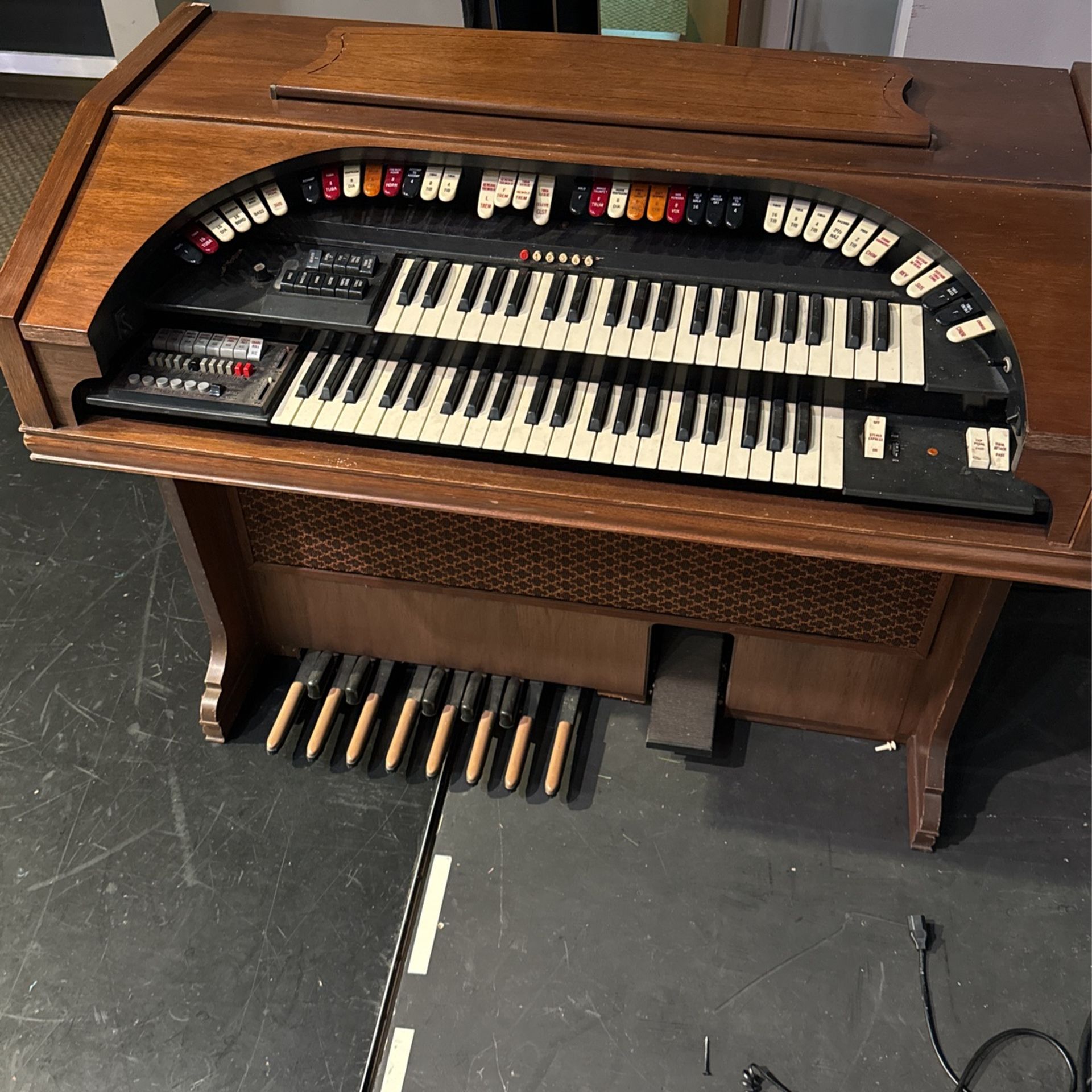 The Conn Organ Theatrette Organ Model 552