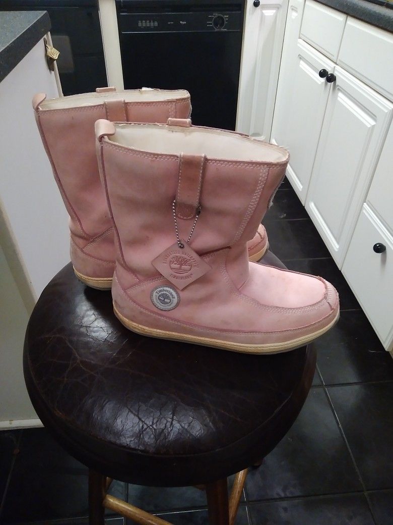 Women's 7.5 Timberland Boots Thin Fleece Interior Very Comfortable For Snow Or Daily