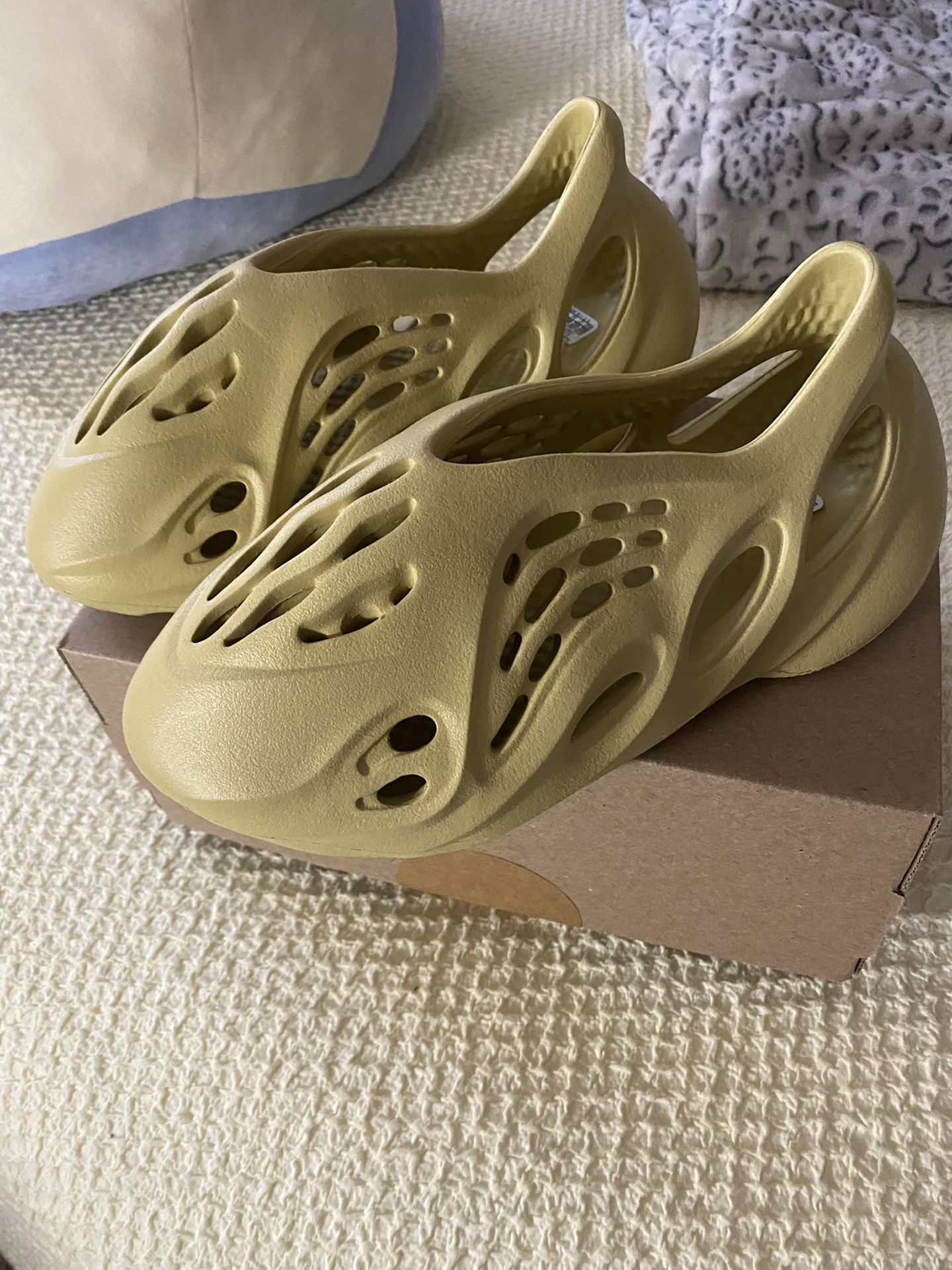 Yeezy Foam Runner Adults Sulfur size - Main Image