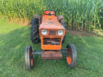 Kubota L185 tractor