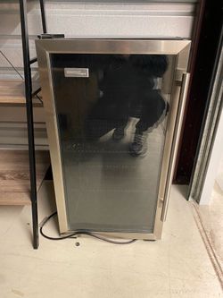 Like new mini fridge