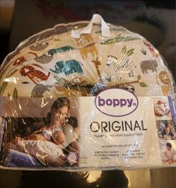 Feeding and infant support pillow