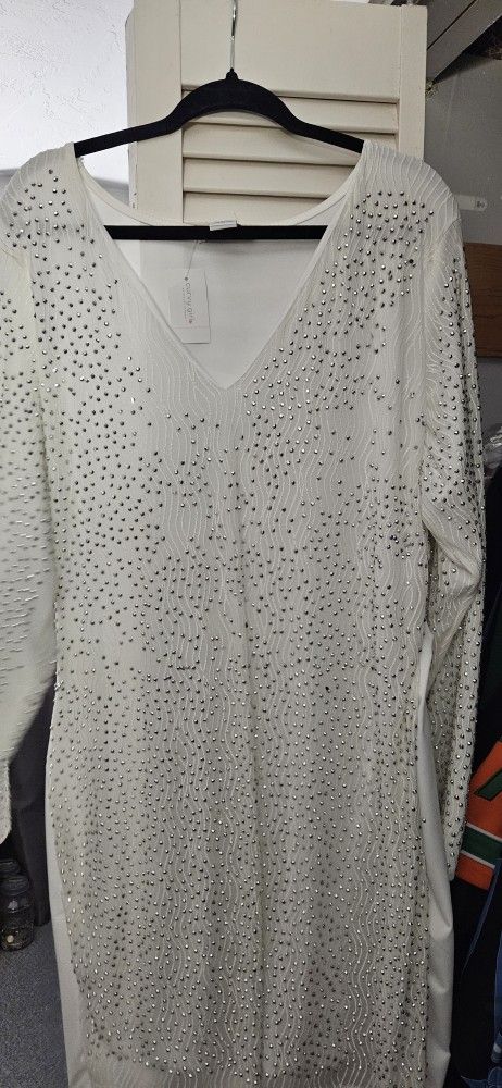 
✨ Gorgeous White Beaded Curvy Girl Dress – Size 3x ✨