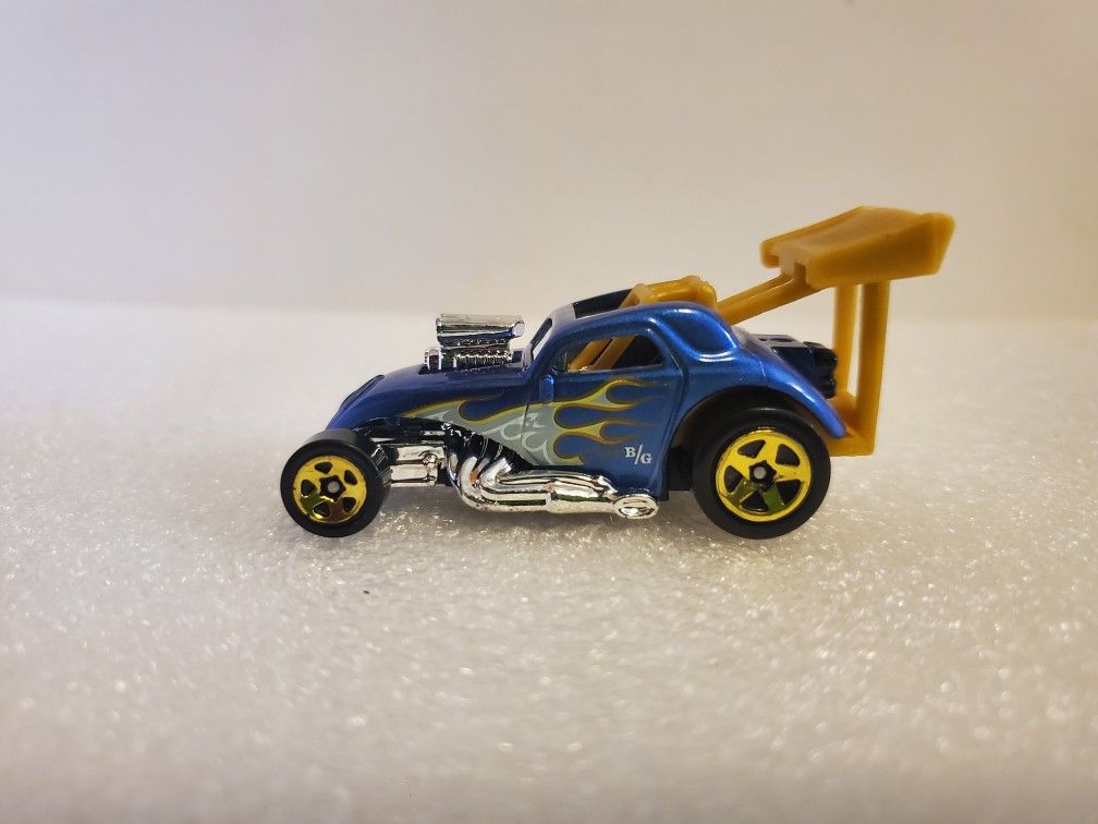 2022 Hot Wheels from HW Exposed Engines Fiat 500C Blue 5SP 1/64 Loose New Cond.
