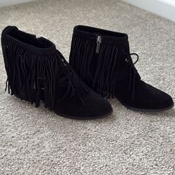 BCBG Size 8,5 Suede Boots