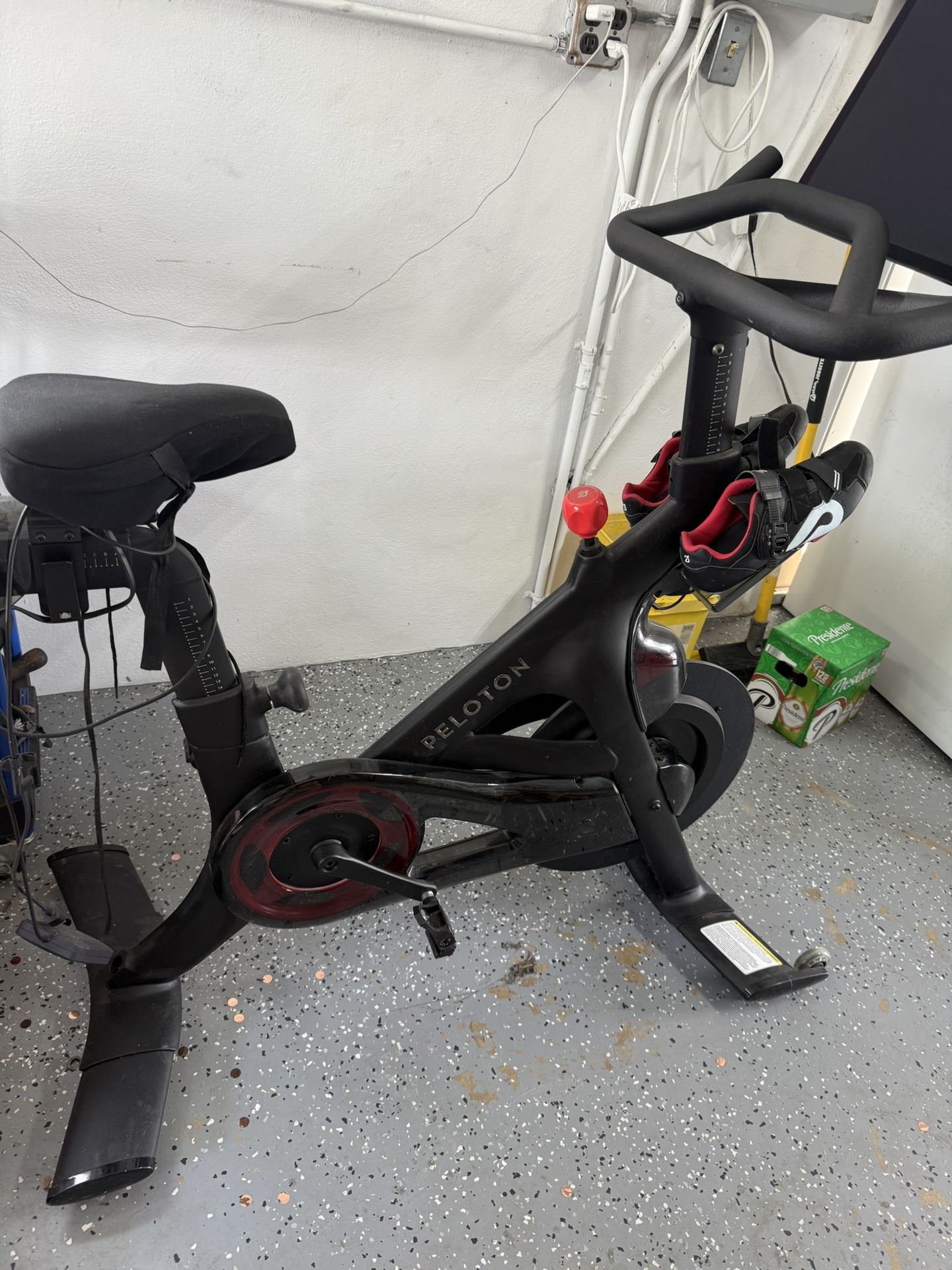 PELOTON BIKE W/ SHOES