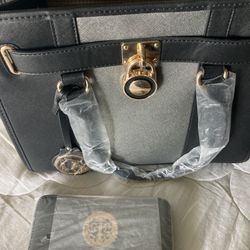 New Purse Black /silver And Valet 