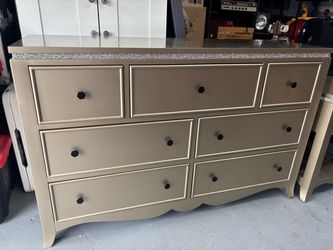 Gold 7-Drawer Dresser with Glam Detail