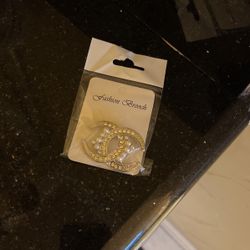 Brooch 