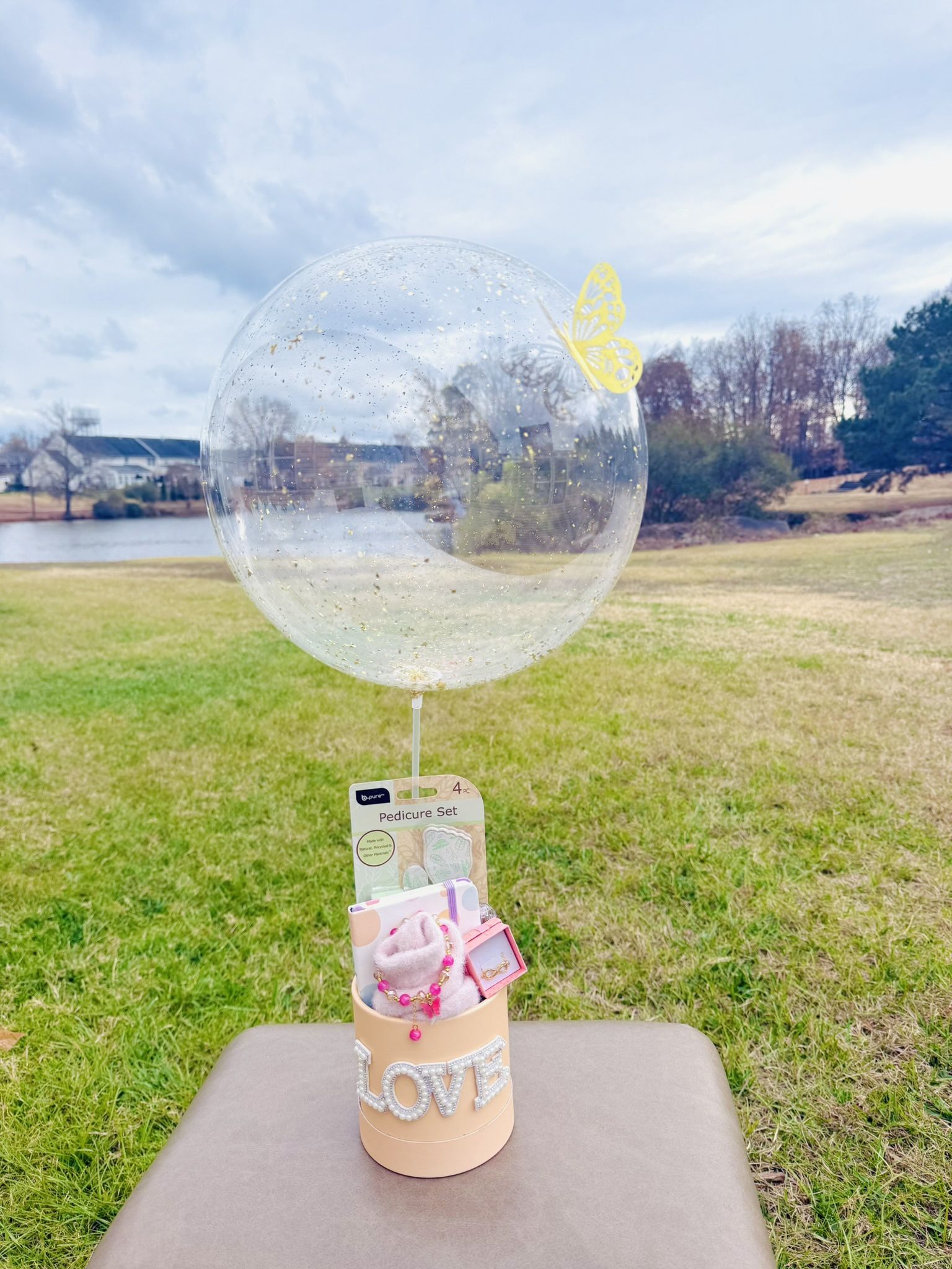 Cute gift box with bobo balloon!