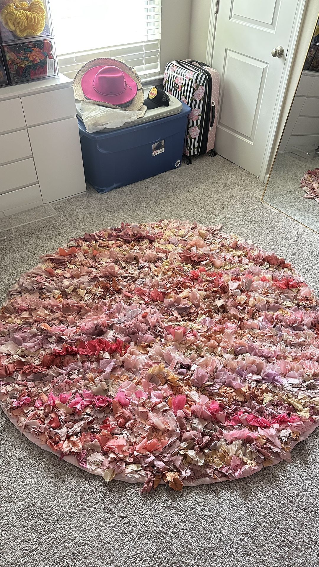 Pink Shag Round 6” Rug