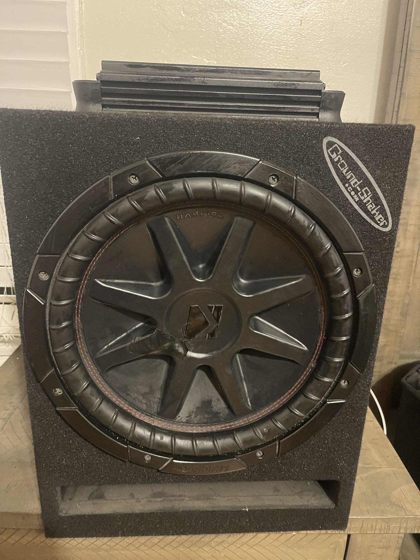 Kicker Subwoofer 10” & Alpine amplifier (PLEASE READ DESCRIPTION)