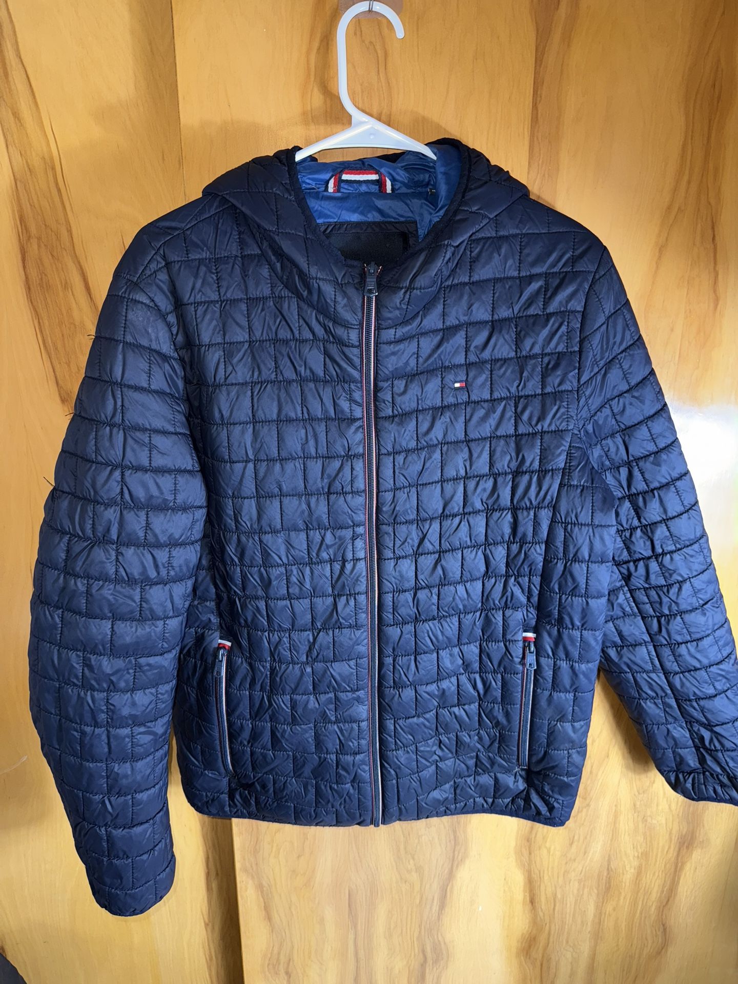 navy blue Tommy Hilfiger hooded puffer jacket Medium on tag