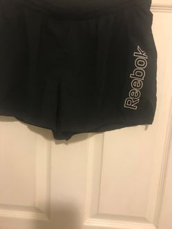 Reebok shorts size medium