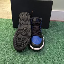 Air Jordan One Mid Size Men 9.5 With Box