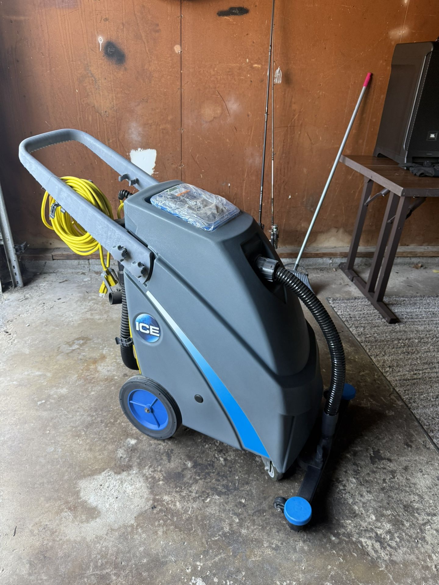 Ice Cleaning Wet Dry Vac IW90