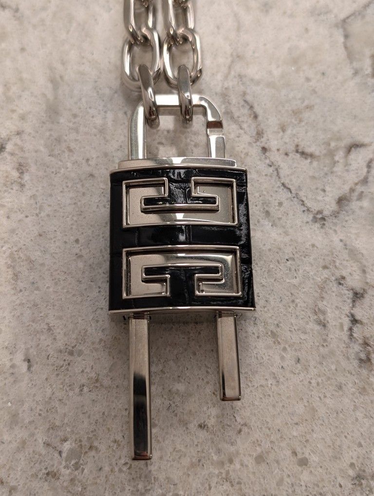 AUTHENTIC Givenchy
Men's Leather 4G-Lock Pendant Necklace W/ ORIGINAL RECEIPT TO SHOW PROOF OF PURCHASE