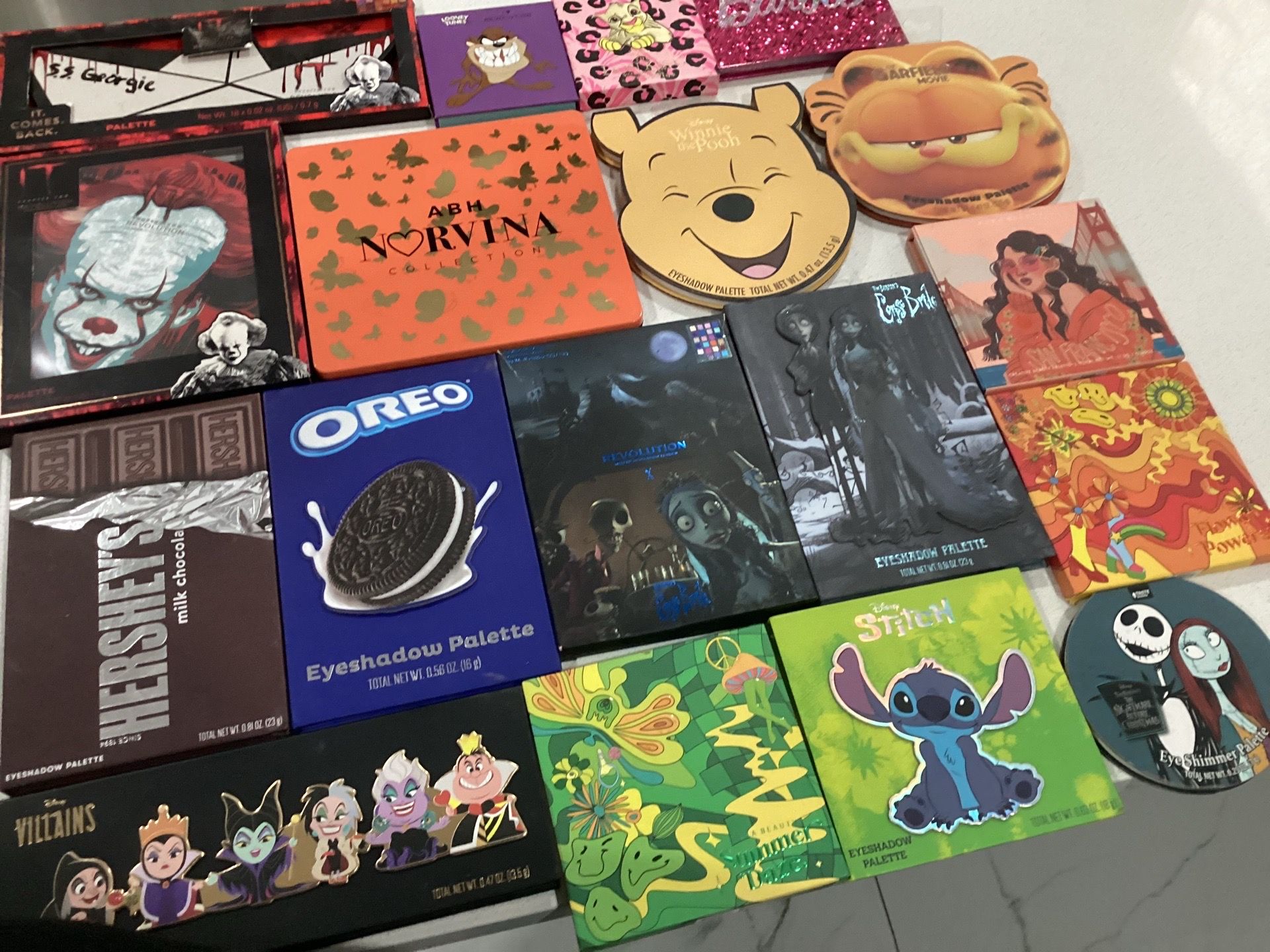 Cartoon makeup lot