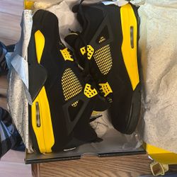 Jordan 4 Retro Thunder 2023