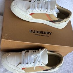Burberry  Sneakers Size 7.5 Originales
