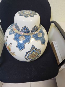 Mid-20th Century Jingdezhen Chinese Porcelain Ginger Jar