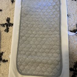 Munchkin Changing Pad With Liners