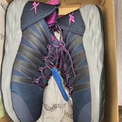 REEBOK Athletic Shoe: D, 8 1/2, 1 PR