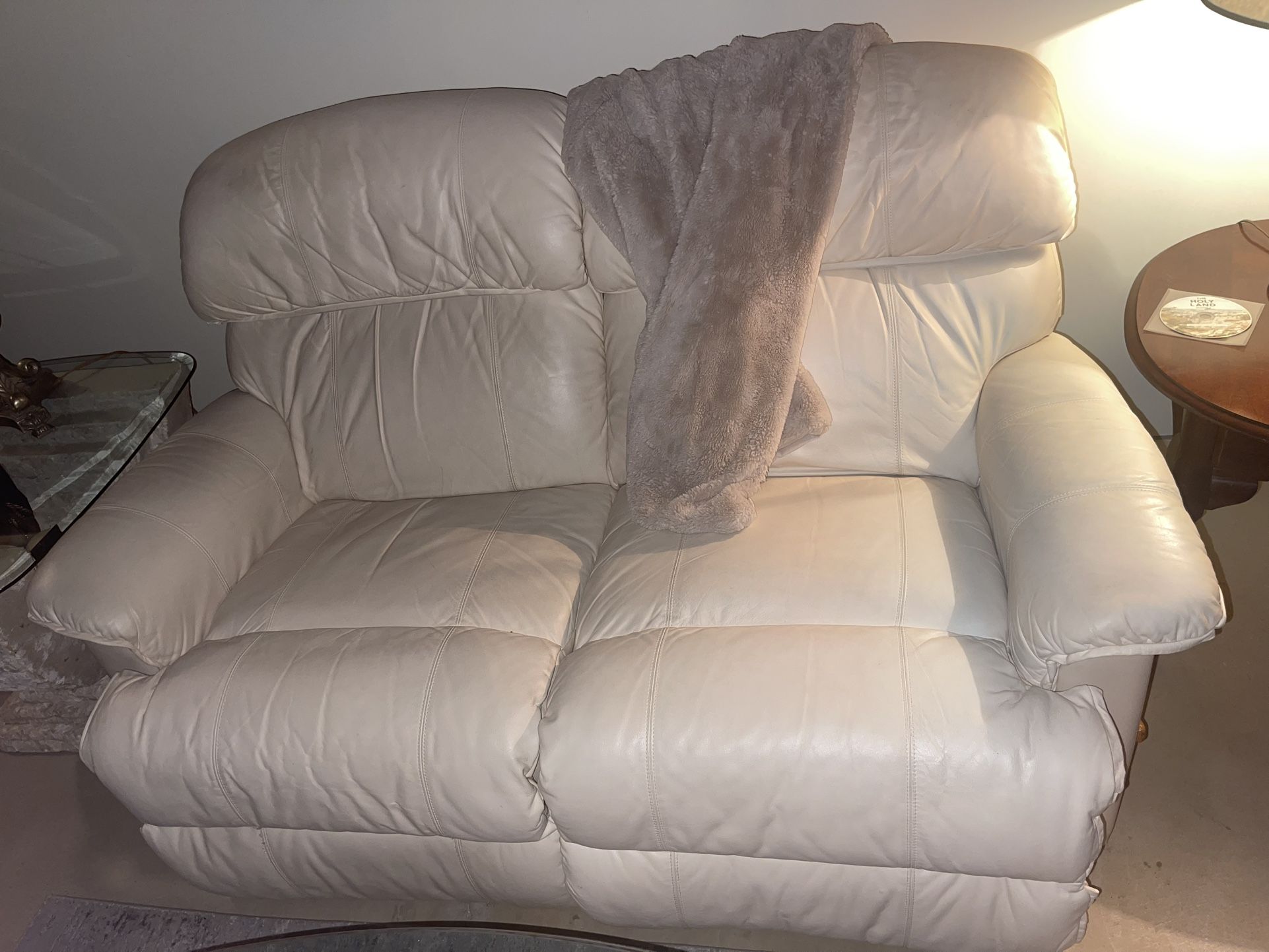 loveseat RECLINER (LA-Z BOY)