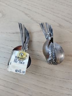 Pair vintage earing don't no anything about them 100