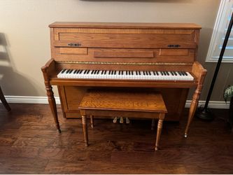 Beautiful 1990s Weber Console Piano with Matching Bench – Great Condition!