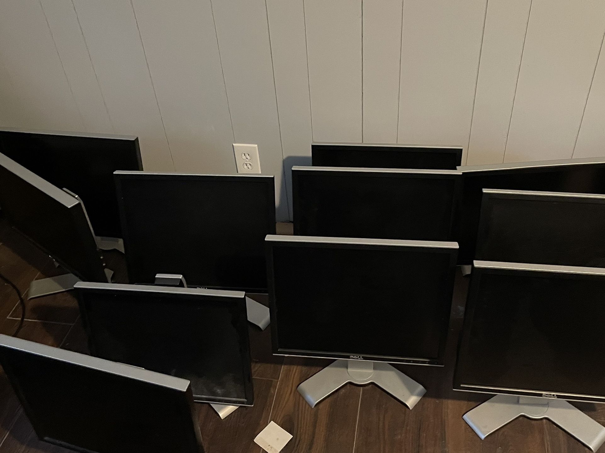 Monitor Lot