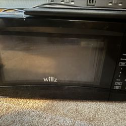 700 Watt Black Microwave