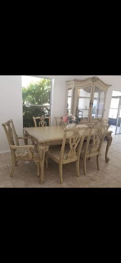 Dining Room With 6 Chairs