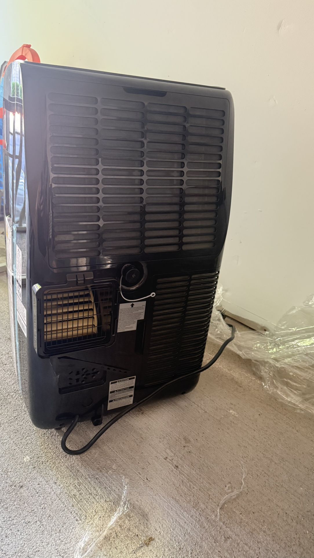 10000 BTU 115 - 120V Portable Air Conditioner with 12000 BTU Heater, LCD Remote, and LG ThinQ