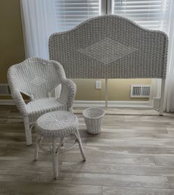 White Wicker Furniture, Set Queen.