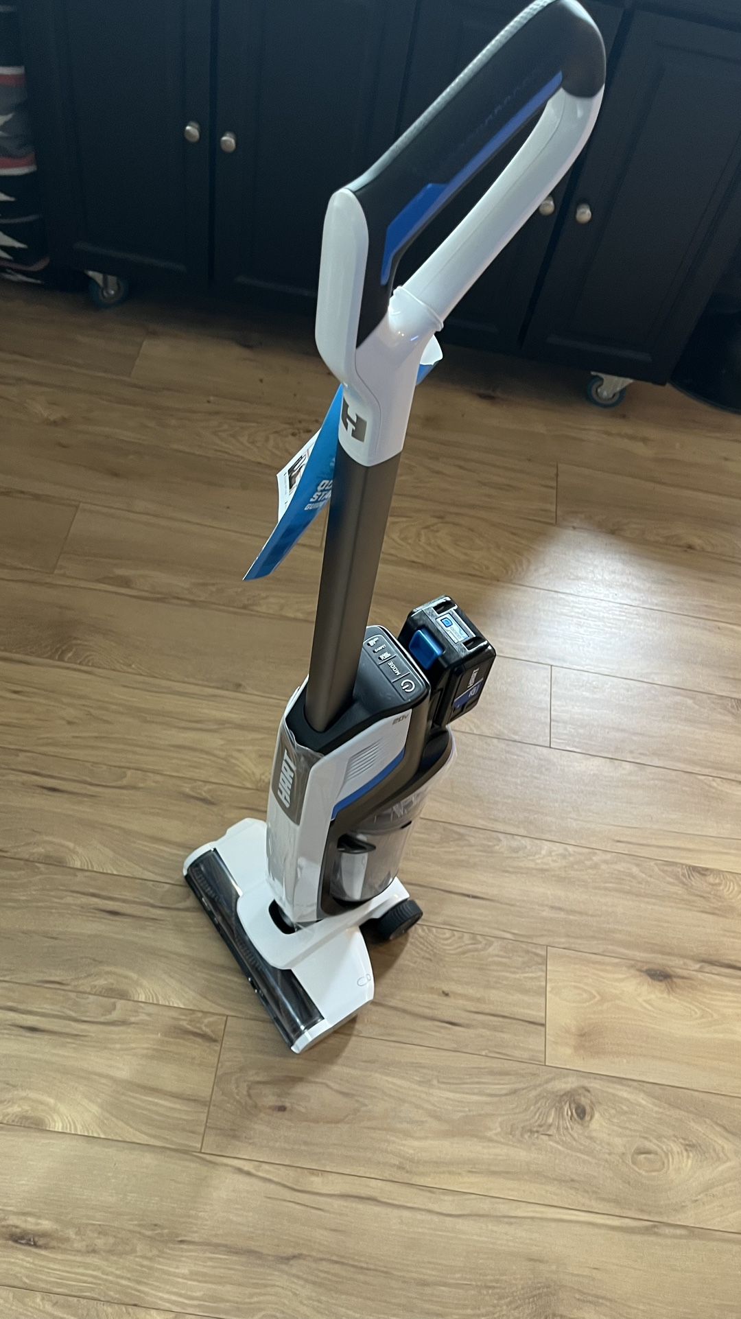 HART 20-Volt High Capacity Cordless Stick Vacuum Kit (1) 20-Volt 4.0AH Lithium-Ion Battery