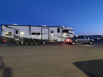 2021 Alliance Valor 40V13 Toyhauler