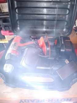 BLACK & DECKER 14.4 VOLT FIRESTORM DRILL WITH BATTERY & CHARGER & CARRYING CASE