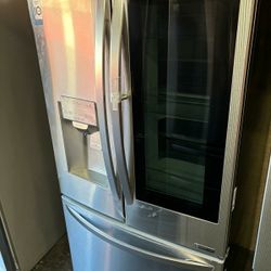 LG INSTAVIEW FRENCH  DOOR STAINLESS STEEL REFRIGERATOR  28 CUBFT 