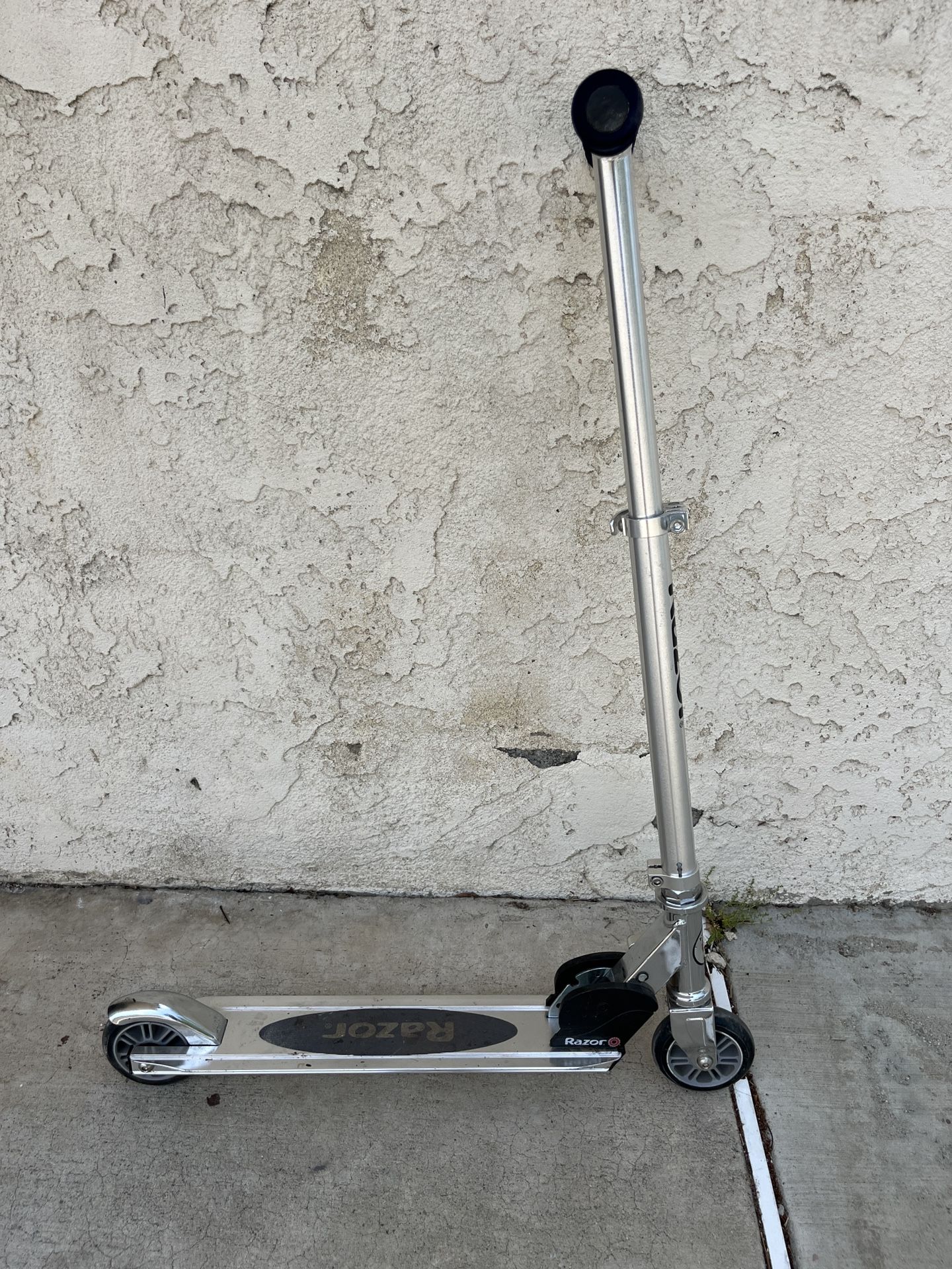 Kids Razor 2 Wheel Scooter- Blue