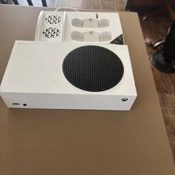  (Cash Only) Xbox Siries S With Accessories 