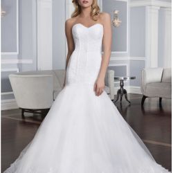 Lillian West 6337 ivory wedding gown, size 10, read in detail.    36” bust, 28” waist 39.5-40” hips  58” length from top of sweetheart neckline to the