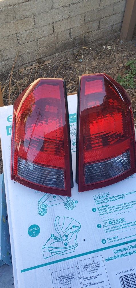 Chrysker 300 -- 05-10 Rear Brake Lights
