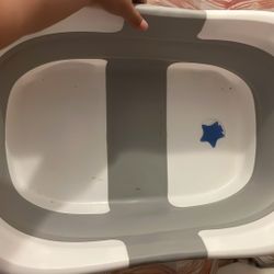 Baby bath tub