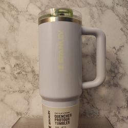 Brand NEW!!! 🆕   Stanley 30oz -- Quencher ProTour Tumbler (((PENDING PICK UP)))