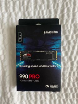 Samsung 990 PRO NVMe M.2 SSD w 2TB storage